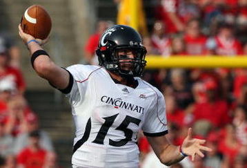 PISCATAWAY, NJ - SEPTEMBER 07:  Tony Pike #15 of the Cincinnati Bearcats throws a pass against the Rutgers Scarlet Knights at Rutgers Stadium on September 7, 2009 in Piscataway, New Jersey.   by Jim McIsaac/Getty Images)  (Photo by Jim McIsaac/Getty Images)