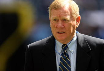 HOUSTON - OCTOBER 05: Team president Bill Polian of  the Indianapolis Colts wlaks on the field during warmups for the game with the Houston Texans on October 5, 2008 at Reliant Stadium in Houston, Texas.  The Colts won 31-27.  (Photo by Stephen Dunn/Getty Images)