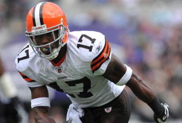 BALTIMORE - SEPTEMBER 27:  Braylon Edwards #17 of the Cleveland Browns runs downfield against the Baltimore Ravens at M&T Bank Stadium on September 27, 2009 in Baltimore, Maryland. The Ravens defeated the Browns 34-3. (Photo by Larry French/Getty Images)