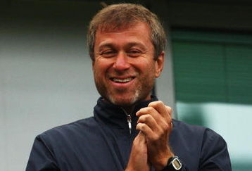 LONDON, ENGLAND - MAY 17:  Chelsea owner Roman Abramovich applaudes after the Barclays Premier League match between Chelsea and Blackburn Rovers at Stamford Bridge on May 17, 2009 in London, England.  (Photo by Richard Heathcote/Getty Images)