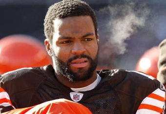CLEVELAND - DECEMBER 21:  Braylon Edwards #17 of the Cleveland Browns tries to stay warm on the sideline during the second quarter while playing the Cincinnati Bengals at Cleveland Browns Stadium December 21, 2008 in Cleveland, Ohio.  (Photo by Gregory Shamus/Getty Images)