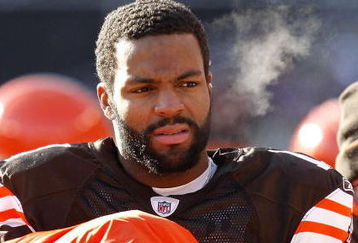 CLEVELAND - DECEMBER 21:  Braylon Edwards #17 of the Cleveland Browns tries to stay warm on the sideline during the second quarter while playing the Cincinnati Bengals at Cleveland Browns Stadium December 21, 2008 in Cleveland, Ohio.  (Photo by Gregory Shamus/Getty Images)