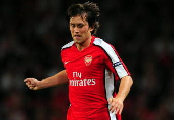 LONDON, ENGLAND - SEPTEMBER 29: Tomas Rosicky of Arsenal in action during the UEFA Champions League Group H match between Arsenal and Olympiakos at the Emirates Stadium on September 29, 2009 in London, England.  (Photo by Mike Hewitt/Getty Images)