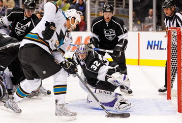 LOS ANGELES, CA - OCTOBER 06:  Goalie Jonathan Quick #32 of the Los Angeles Kings defends the net against Joe Thornton #19 of the San Jose Sharks during the first period of the NHL hockey game on October 6, 2009 in Los Angeles, California.  (Photo by Kevork Djansezian/Getty Images)