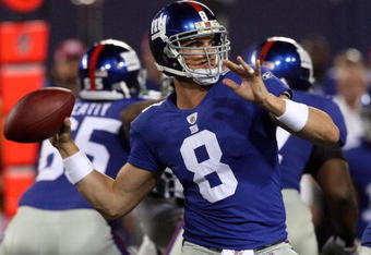 EAST RUTHERFORD, NJ - AUGUST 29:  David Carr #8 of the New York Giants throws a pass against the New York Jets on August 29, 2009 at Giants Stadium in East Rutherford, New Jersey.  (Photo by Jim McIsaac/Getty Images)