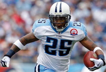 NASHVILLE, TN - SEPTEMBER 20:  LenDale White #25 of the Tennessee Titans runs with the ball during the NFL game against the Houston Texans at LP Field on September 20, 2009 in Nashville, Tennessee.  The Texans won 34-31.  (Photo by Andy Lyons/Getty Images)
