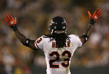 GREEN BAY, WI - SEPTEMBER 13: Devin Hester #23 of the Chicago Bears waits to return a kick against the Green Bay Packers on September 13, 2009 at Lambeau Field in Green Bay, Wisconsin. The Packers defeated the Bears 21-15. (Photo by Jonathan Daniel/Getty Images)