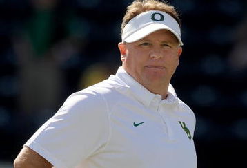 EUGENE, OR - SEPTEMBER 26: Head coach Chip Kelly of the Oregon Ducks watches his team go through warm ups before the game against the California Bears at Autzen Stadium on September 26, 2009 in Eugene, Oregon. Oregon won the game 42-3. (Photo by Steve Dykes/Getty Images)