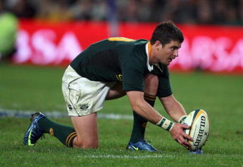DURBAN, SOUTH AFRICA - AUGUST 01:  Morne Steyn, who scored all of South Africa's points, lines up a penalty during the Tri Nations match between South Africa and the All Blacks at the Absa Stadium on August 1, 2009 in Durban, South Africa.  (Photo by David Rogers/Getty Images)