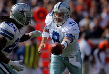 DENVER - OCTOBER 04:  Quarterback Tony Romo #9 of the Dallas Cowboys hands off to running back Marion Barber #24 against the Denver Broncos during NFL action at Invesco Field at Mile High on October 4, 2009 in Denver, Colorado. The Broncos defeated the Cowboys 17-10.  (Photo by Doug Pensinger/Getty Images)