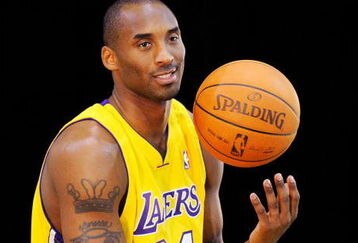 EL SEGUNDO, CA - SEPTEMBER 29:  Kobe Bryant #24 of the Los Angeles Lakers during Lakers media day at the Lakers training facility on September 29, 2009 in El Segundo, California. NOTE TO USER: User expressly acknowledges and agrees that, by downloading and/or using this Photograph, user is consenting to the terms and conditions of the Getty Images License Agreement.  (Photo by Kevork Djansezian/Getty Images)