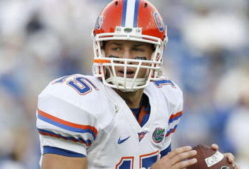 LEXINGTON, KY - SEPTEMBER 26: Quarterback Tim Tebow #15 of the Florida Gators warms up prior to the game against the Kentucky Wildcats at Commonwealth Stadium on September 26, 2009 in Lexington, Kentucky. (Photo by Andy Lyons/Getty Images)