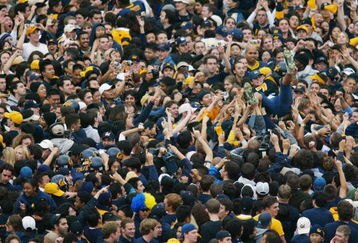 BERKELEY, CA - NOVEMBER 23:  Fans of the California Golden Bears carry quarterback Kyle Boller #7 aloft following the 105th Big Game against the Stanford Cardinal at Memorial Stadium on November 23, 2002 in Berkeley, California.  California won 30-7.  (Photo by: Donald Miralle/Getty Images)