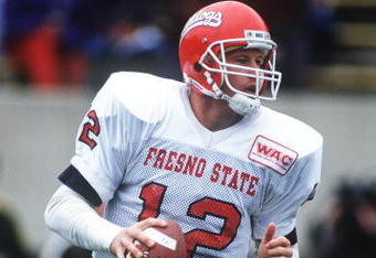 9 Oct 1993: TRENT DILFER, QUARTERBACK OF FRESNO STATE, ROLLS OUT OF THE POCKET DURING FRESNO''S 32-34 LOSS TO COLORADO STATE.