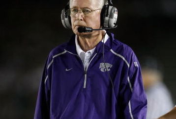 PASADENA, CA - SEPTEMBER 19:  Kansas State Wildcats head coach Bill Snyder looks on against the UCLA Bruins at the Rose Bowl on September 19, 2009 in Pasadena, California. UCLA defeated Kansas State 23-9.  (Photo by Jeff Gross/Getty Images)