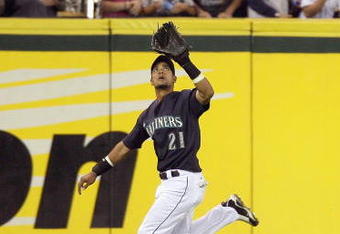 SEATTLE - SEPTEMBER 18: Franklin Gutierrez #21 of the Seattle Mariners runs back to catch the fly ball during the game against the New York Yankees on September 18, 2009 at Safeco Field in Seattle, Washington. (Photo by Otto Greule Jr/Getty Images)
