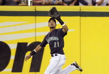 SEATTLE - SEPTEMBER 18: Franklin Gutierrez #21 of the Seattle Mariners runs back to catch the fly ball during the game against the New York Yankees on September 18, 2009 at Safeco Field in Seattle, Washington. (Photo by Otto Greule Jr/Getty Images)
