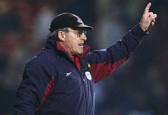 LONDON - MARCH 15: Dario Gradi, manager of Crewe Alexandra, issues instructions during the Coca Cola Championship match between West Ham United and Crewe Alexandra at Upton Park Stadium on March 15, 2005 in London, England.  (Photo by Phil Cole/Getty Images)