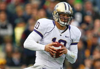 SOUTH BEND, IN - OCTOBER 03: Jake Locker #10 of the Washington Huskies runs runs against the Notre Dame Fighting Irish on October 3, 2009 at Notre Dame Stadium in South Bend, Indiana. Notre Dame defeated Washington 37-30. (Photo by Jonathan Daniel/Getty Images)