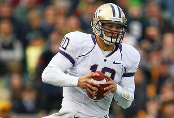 SOUTH BEND, IN - OCTOBER 03: Jake Locker #10 of the Washington Huskies runs runs against the Notre Dame Fighting Irish on October 3, 2009 at Notre Dame Stadium in South Bend, Indiana. Notre Dame defeated Washington 37-30. (Photo by Jonathan Daniel/Getty Images)