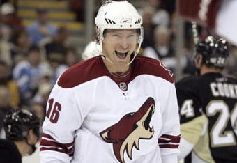 PITTSBURGH, PA - OCTOBER 07:  Petr Prucha #16 of the Phoenix Coyotes celebrates his second period power play goal against the Pittsburgh Penguins at Mellon Arena on October 07, 2009 in Pittsburgh, Pennsylvania.  (Photo by Justin K. Aller/Getty Images)