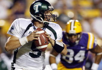 BATON ROUGE, LA - SEPTEMBER 23:   Quarterback Anthony Scelfo #9 of Tulane University looks to complete a pass against Louisiana State University on September 23, 2006 at Tiger Stadium in Baton Rouge, Louisiana. LSU defeated Tulane 49-7.    (Photo by Chris Graythen/Getty Images)
