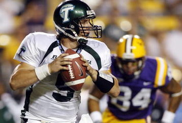 BATON ROUGE, LA - SEPTEMBER 23:   Quarterback Anthony Scelfo #9 of Tulane University looks to complete a pass against Louisiana State University on September 23, 2006 at Tiger Stadium in Baton Rouge, Louisiana. LSU defeated Tulane 49-7.    (Photo by Chris Graythen/Getty Images)
