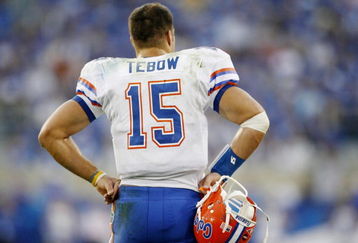 LEXINGTON, KY - SEPTEMBER 26: Quarterback Tim Tebow #15 of the Florida Gators looks up at the scoreboard during the second quarter of the game against the Kentucky Wildcats at Commonwealth Stadium on September 26, 2009 in Lexington, Kentucky. (Photo by Andy Lyons/Getty Images)