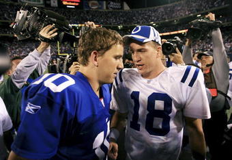 EAST RUTHERFORD, NJ - SEPTEMBER 10:  Quarterback Eli Manning #10 of the New York Giants (L) congratulates his brother quarterback Peyton Manning #18 of the Indianapolis Colts on his 26-21 victory on September 10, 2006 at Giants Stadium in East Rutherford, New Jersey.  (Photo by Travis Lindquist/Getty Images)