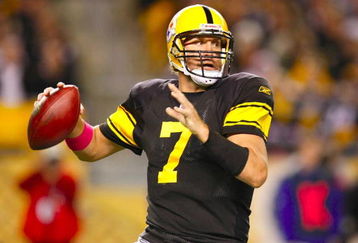 PITTSBURGH - OCTOBER 4:  Quarterback Ben Roethlisberger #7 of the Pittsburgh Steelers looks to pass the ball in the second quarter against the San Diego Chargers at Heinz Field on October 4, 2009 in Pittsburgh, Pennsylvania. (Photo by Gregory Shamus/Getty Images)