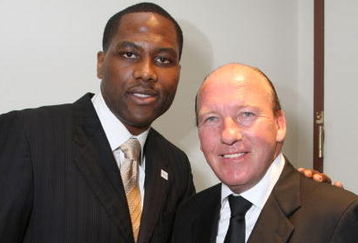 LOS ANGELES - JUNE 3:  Elton Brand and Mike Dunleavy attend the 22nd Annual Cedars-Sinai Sports Spectacular on June 3, 2007 in Los Angeles, California. (Photo by Alberto E. Rodriguez/Getty Images)
