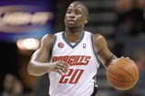 CHARLOTTE, NC - MARCH 16:  Raymond Felton #20 of the Charlotte Bobcats dribbles the ball against the Toronto Raptors during their game at Time Warner Cable Arena on March 16, 2009 in Charlotte, North Carolina.  NOTE TO USER: User expressly acknowledges and agrees that, by downloading and/or using this Photograph, user is consenting to the terms and conditions of the Getty Images License Agreement. (Photo by: Streeter Lecka/Getty Images)