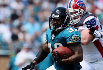 JACKSONVILLE, FL - SEPTEMBER 14:  Running back Maurice Jones-Drew #32 of the Jacksonville Jaguars looks for room to run while taking on the Buffalo Bills at Jacksonville Municipal Stadium on September 14, 2008 in Jacksonville, Florida.  (Photo by Doug Benc/Getty Images)