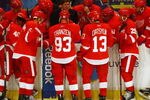 STOCKHOLM, SWEDEN - OCTOBER 02:  Coach Mike Babcock of Detroit Red Wings talks to his players during the 2009 Compuware NHL Premiere Stockholm match between Detroit Red Wings and St. Louis Blues at the Ericsson Globe on October 2, 2009 in Stockholm, Sweden.  (Photo by Paul Gilham/Getty Images)
