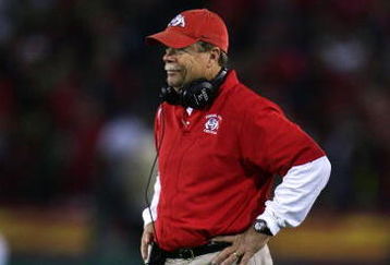 LOS ANGELES, CA - NOVEMBER 19:  Head Coach Pat Hill of the Fresno State Bulldogs considers his next move against the USC Trojans during the game at the Los Angeles Memorial Coliseum on November 19, 2005 in Los Angeles, California. The Trojans won 50-42.  (Photo by Jeff Gross/Getty Images)