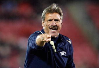 LOUISVILLE, KY - OCTOBER 02:  Dave Wannstedt the Head Coach of the Pittsburgh Panthers coaches from sideline during the Big East Conference game against the Louisville Cardinals at Papa John's Cardinal Stadium on October 2, 2009 in Louisville, Kentucky.  (Photo by Andy Lyons/Getty Images)