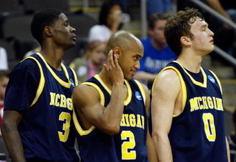 KANSAS CITY, MO - MARCH 21:  Manny Harris #3, C.J. Lee #2 and Zack Novak #0 of the Michigan Wolverines look on from the bench area en route to a 73-63 loss to the Oklahoma Sooners during the second round of the NCAA Division I Men's Basketball Tournament at the Sprint Center on March 21, 2009 in Kansas City, Missouri. The Sooners defeated the Wolverines 73-63.  (Photo by Jamie Squire/Getty Images)