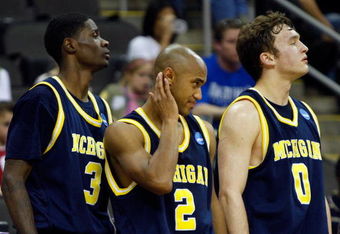KANSAS CITY, MO - MARCH 21:  Manny Harris #3, C.J. Lee #2 and Zack Novak #0 of the Michigan Wolverines look on from the bench area en route to a 73-63 loss to the Oklahoma Sooners during the second round of the NCAA Division I Men's Basketball Tournament at the Sprint Center on March 21, 2009 in Kansas City, Missouri. The Sooners defeated the Wolverines 73-63.  (Photo by Jamie Squire/Getty Images)