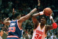 19 Jun 1994: HOUSTON ROCKET HAKEEM OLAJUWON LOOKS TO THE HOOP PAST NEW YORK KNICK PATRICK EWING DURING FIRST HALF ACTION OF GAME 6 OF THE NBA CHAMPIONSHIP AT THE SUMMIT IN HOUSTON, TEXAS.