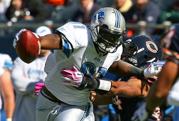 CHICAGO - OCTOBER 04: Calvin Johnson #81 of the Detroit Lions breaks away from Kevin Payne #44 of the Chicago Bears on October 4, 2009 at Soldier Field in Chicago, Illinois. The Bears defeated the Lions 48-24. (Photo by Jonathan Daniel/Getty Images)