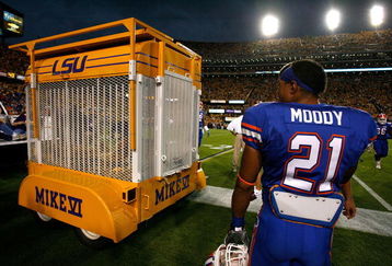 BATON ROUGE, LA - OCTOBER 10:  Emmanuel Moody #21 of the Florida Gators checks out Mike VI, mascot of the Louisiana State University Tigers, during pregame warmups at Tiger Stadium on October 10, 2009 in Baton Rouge, Louisiana.  (Photo by Kevin C. Cox/Getty Images)
