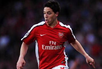 LONDON, ENGLAND - MAY 05:  Samir Nasri of Arsenal runs with the ball during the UEFA Champions League Semi Final Second Leg match between Arsenal and Manchester United at Emirates Stadium on May 5, 2009 in London, England.  (Photo by Shaun Botterill/Getty Images)