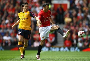 MANCHESTER, UNITED KINGDOM - MAY 16:  Samir Nasri of Arsenal competes for the ball with Ryan Giggs of Manchester United during the Barclays Premier League match between Manchester United and Arsenal at Old Trafford on May 16, 2009 in Manchester, England. (Photo by Alex Livesey/Getty Images)