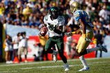PASADENA, CA. - OCTOBER 10:  Kenjon Barner #24 of the Oregon Ducks runs a touchdown against Sheldon Price #22 of the UCLA Bruins on October 10, 2009 at the Rosebowl in Pasadena, California. the Ducks defeated the Bruins 24-10  (Photo by Jacob De golish/Getty Images)