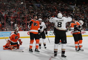 PHILADELPHIA - OCTOBER 10: Teemu Selanne #8 of the Anaheim Ducks scores the tying goal in the third period against Ray Emery #29 of the Philadelphia Flyers at the Wachovia Center on October 10, 2009 in Philadelphia, Pennsylvania. The Ducks defeated the Flyers 3-2 in the shoot out. (Photo by Bruce Bennett/Getty Images)