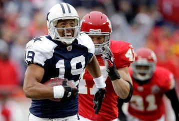 KANSAS CITY, MO - OCTOBER 11:  Miles Austin #19 of the Dallas Cowboys carries the ball into the endzone for a touchdown to win the game in overtime during the game against the Kansas City Chiefs on October 11, 2009 at Arrowhead Stadiumin Kansas City, Missouri.  (Photo by Jamie Squire/Getty Images)
