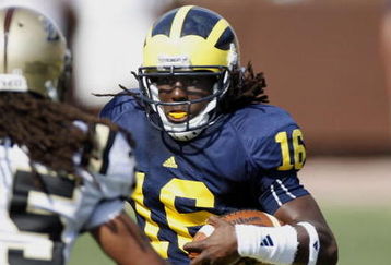 ANN ARBOR, MI - SEPTEMBER 05:  Denard Robinson #16 of the Michigan Wolverines gets around David Lewis #25 of the Western Michigan Broncos for a first quarter touchdown on September 5, 2009 at Michigan Stadium in Ann Arbor, Michigan.  (Photo by Gregory Shamus/Getty Images)