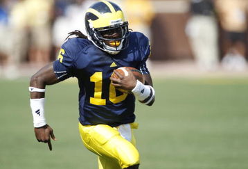ANN ARBOR, MI - SEPTEMBER 5:  Denard Robinson #16 of the Michigan Wolverines carries the ball during the game against the Western Michigan Broncos on September 5, 2009 at Michigan Stadium in Ann Arbor, Michigan. (Photo by Gregory Shamus/Getty Images) 