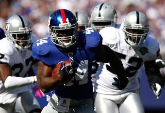 EAST RUTHERFORD, NJ - OCTOBER 11:  Ahmad Bradshaw #44 of the New York Giants runs past the Oakland Raiders defense in the first quarter during the game on October 11, 2009 at Giants Stadium in East Rutherford, New Jersey.  (Photo by Jared Wickerham/Getty Images)