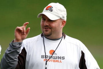 BEREA, OH - MAY 02: Offensive coordinator Brian Daboll of the Cleveland Browns talks with a player during rookie mini camp at the Cleveland Browns Training and Administrative Complex on May 2, 2009 in Berea, Ohio.  (Photo by Gregory Shamus/Getty Images)